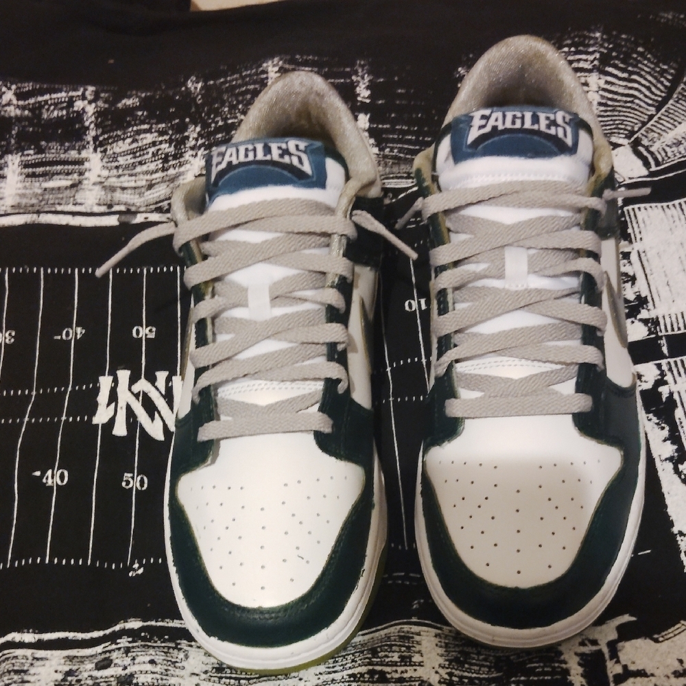 Custom Eagle Dunks - Picture 2 of 6